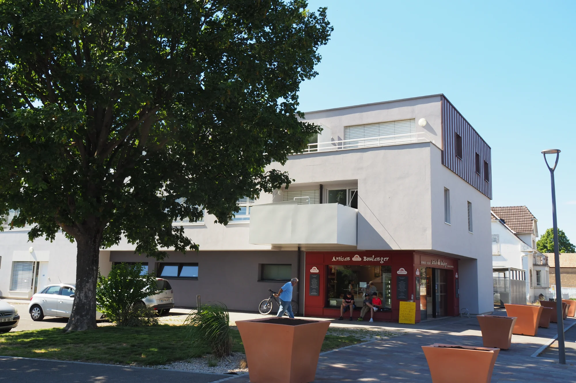façade Sud sur commerce