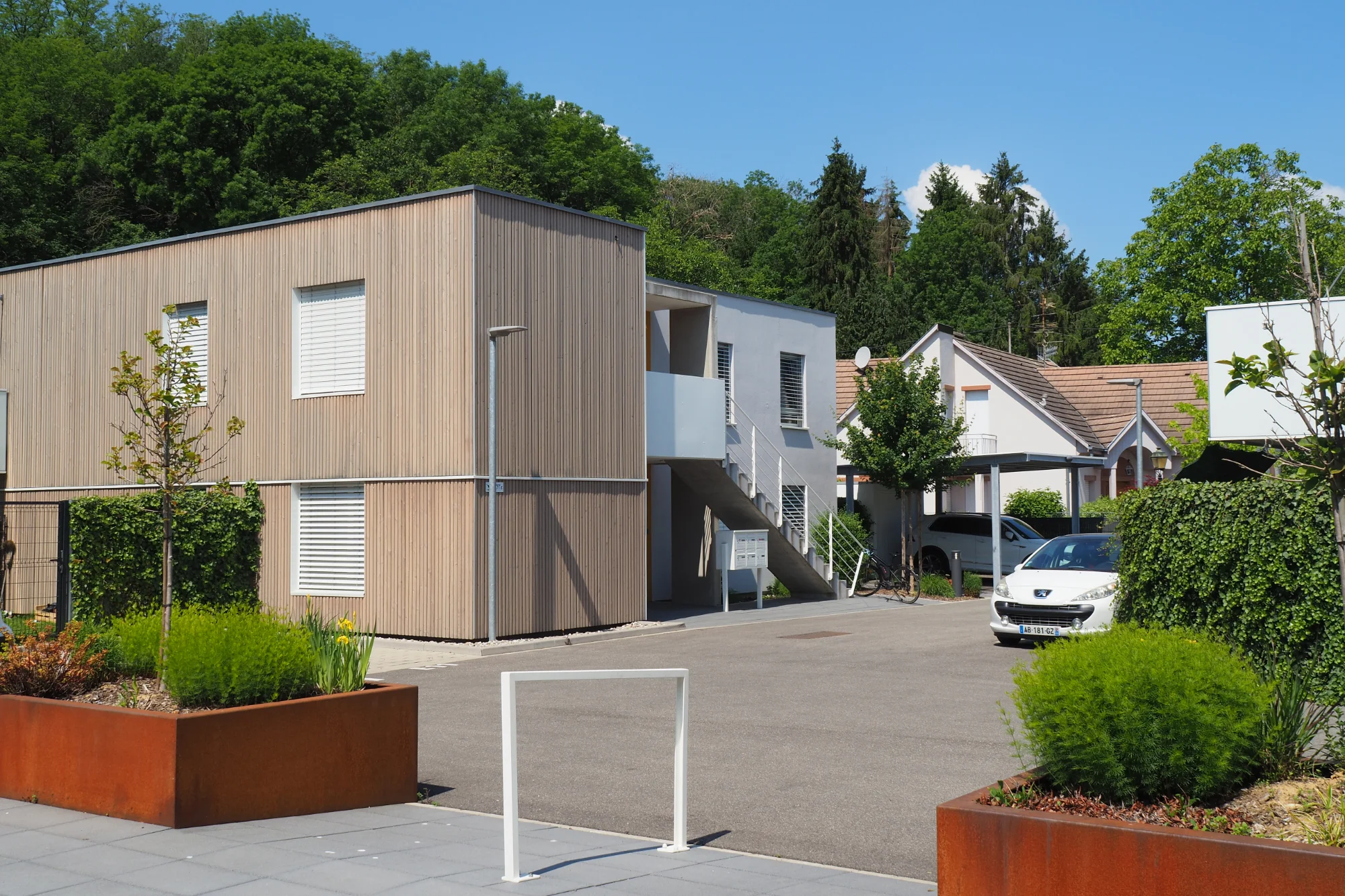 Les petits bâtiments en R+1 et bardage bois
